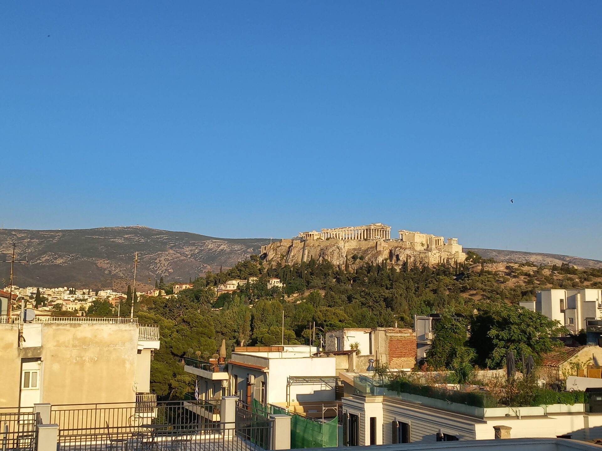 ΘΗΣΕΙΟ – ΣΕ ΚΕΝΤΡΙΚΟ ΣΗΜΕΙΟ | ΔΙΑΜΕΡΙΣΜΑ