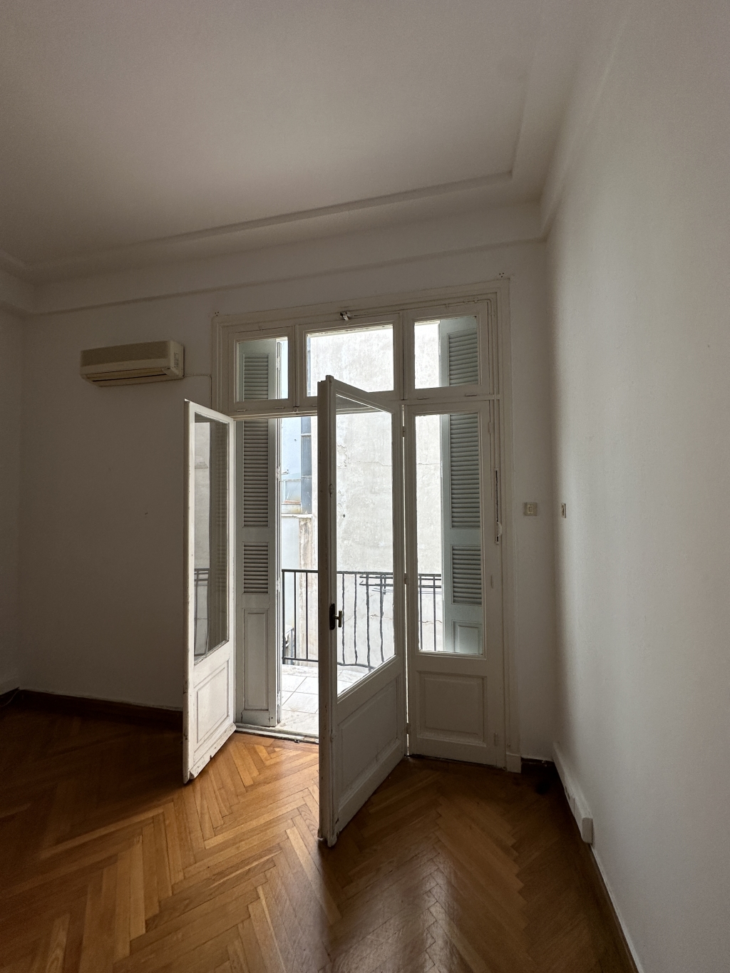 KOLONAKI –  CLOSE TO THE SQUARE | ART DECO APARTMENT