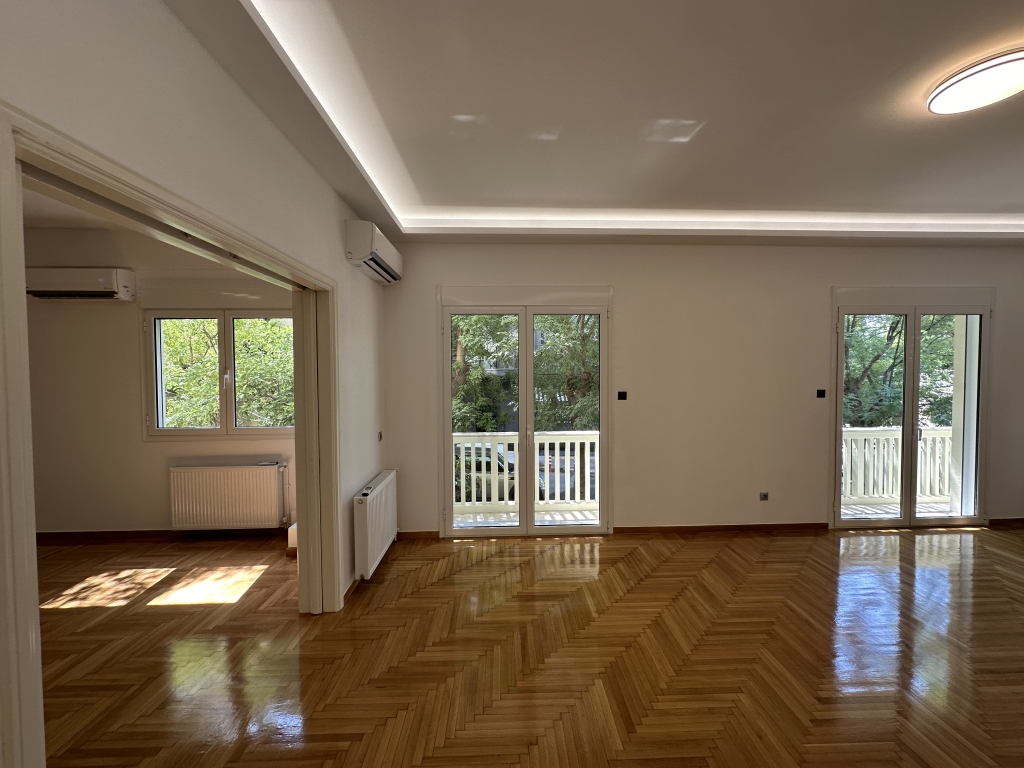 KOLONAKI – MONIS PETRAKI | APARTMENT