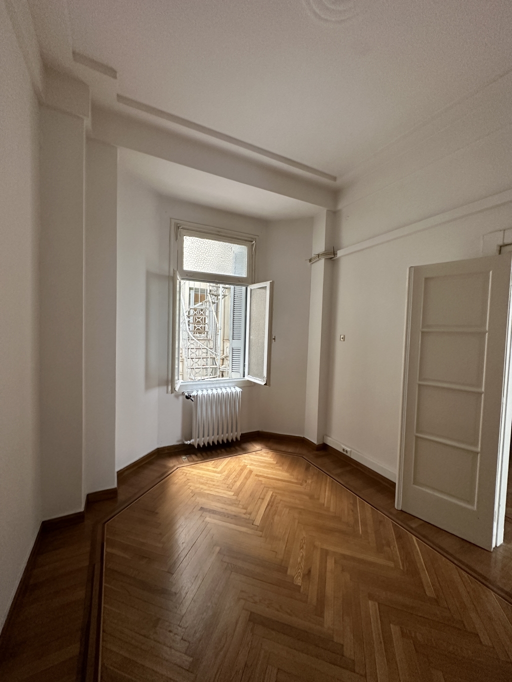 KOLONAKI –  CLOSE TO THE SQUARE | ART DECO APARTMENT