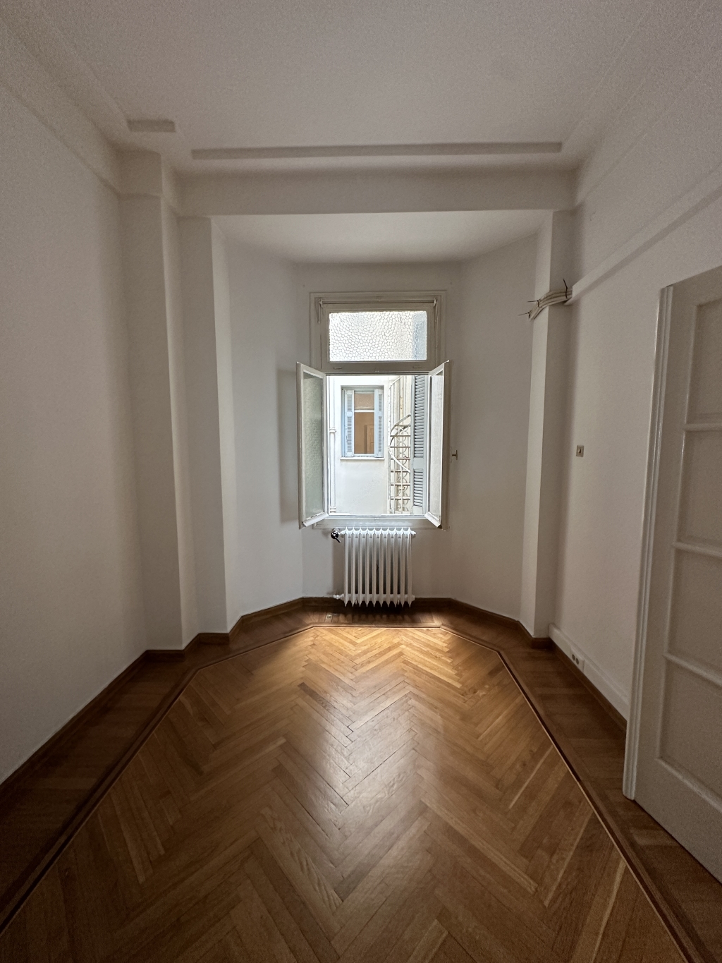 KOLONAKI –  CLOSE TO THE SQUARE | ART DECO APARTMENT