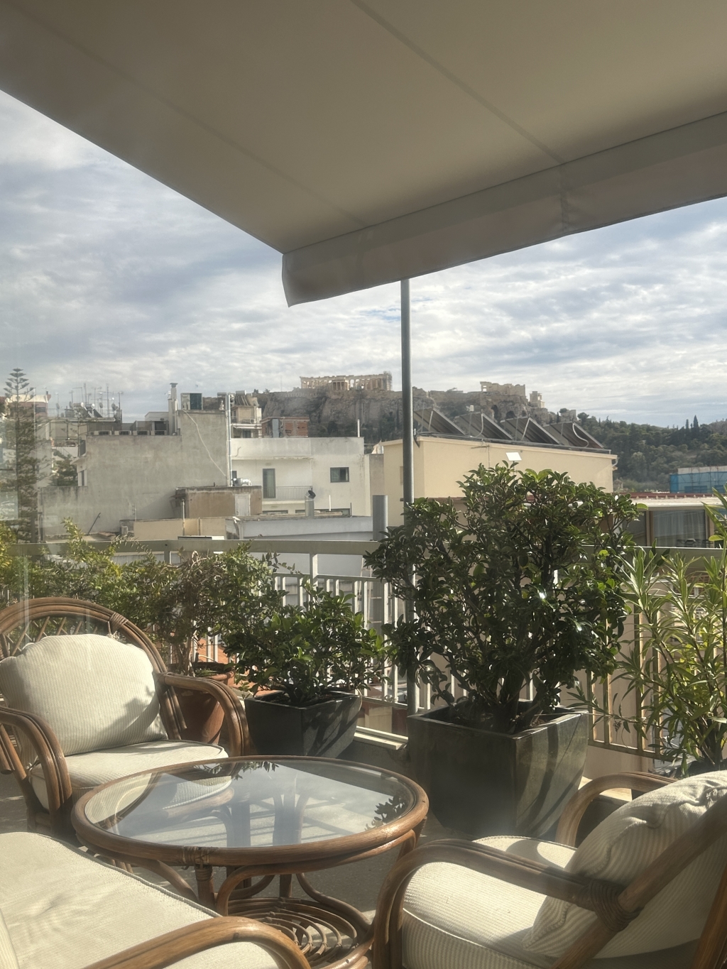 PSYRI – OVERLOOKING THE ACROPOLIS | DUPLEX LOFT