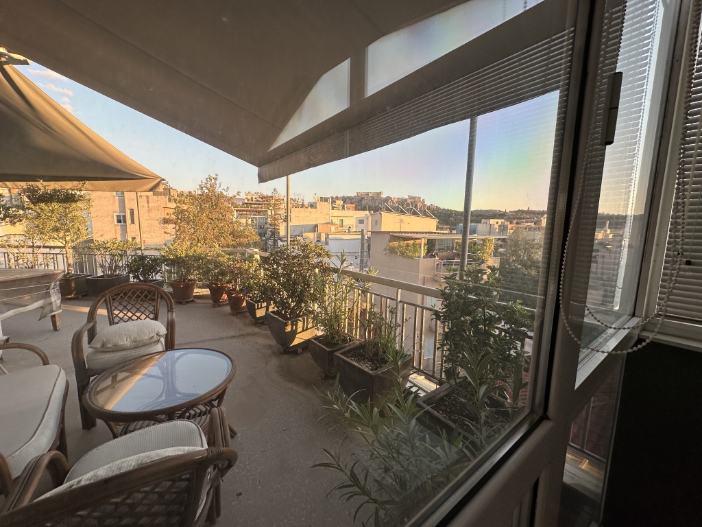 PSYRI – OVERLOOKING THE ACROPOLIS | DUPLEX LOFT