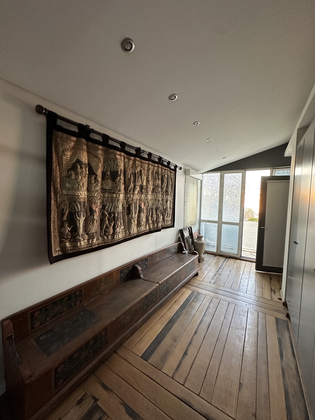 PSYRI – OVERLOOKING THE ACROPOLIS | DUPLEX LOFT