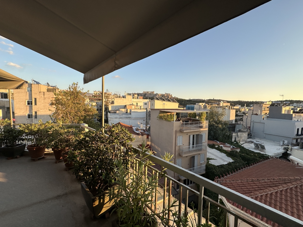 PSYRI – OVERLOOKING THE ACROPOLIS | DUPLEX LOFT