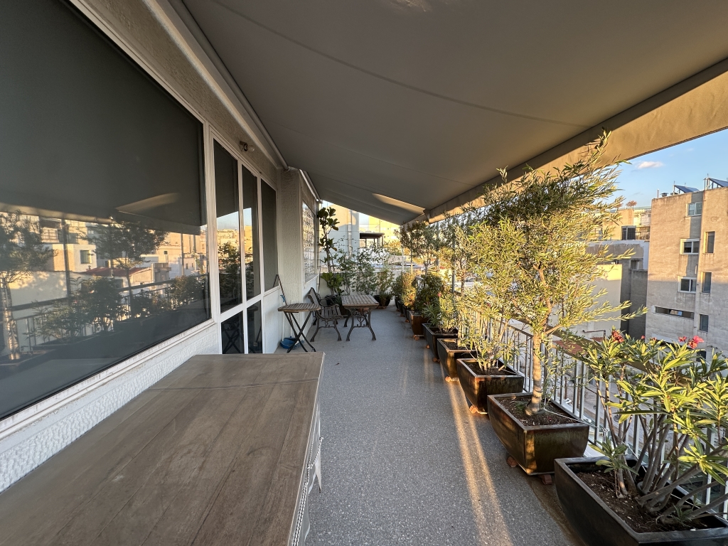 PSYRI – OVERLOOKING THE ACROPOLIS | DUPLEX LOFT