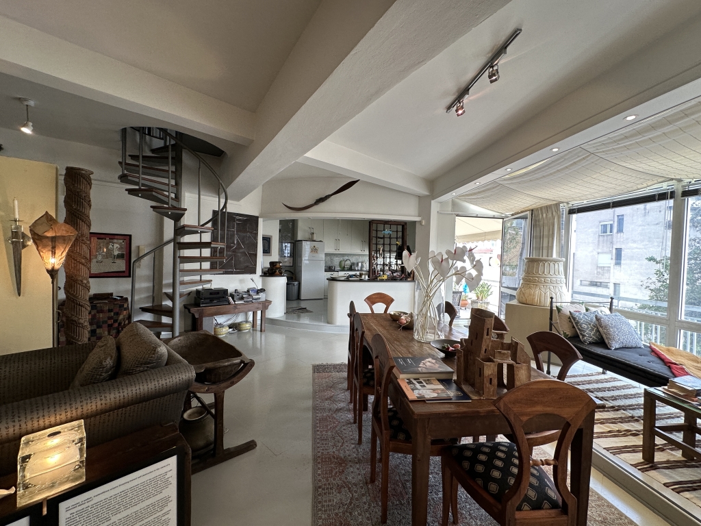 PSYRI – OVERLOOKING THE ACROPOLIS | DUPLEX LOFT